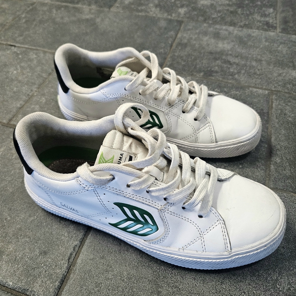Cariuma Salvas white leather
